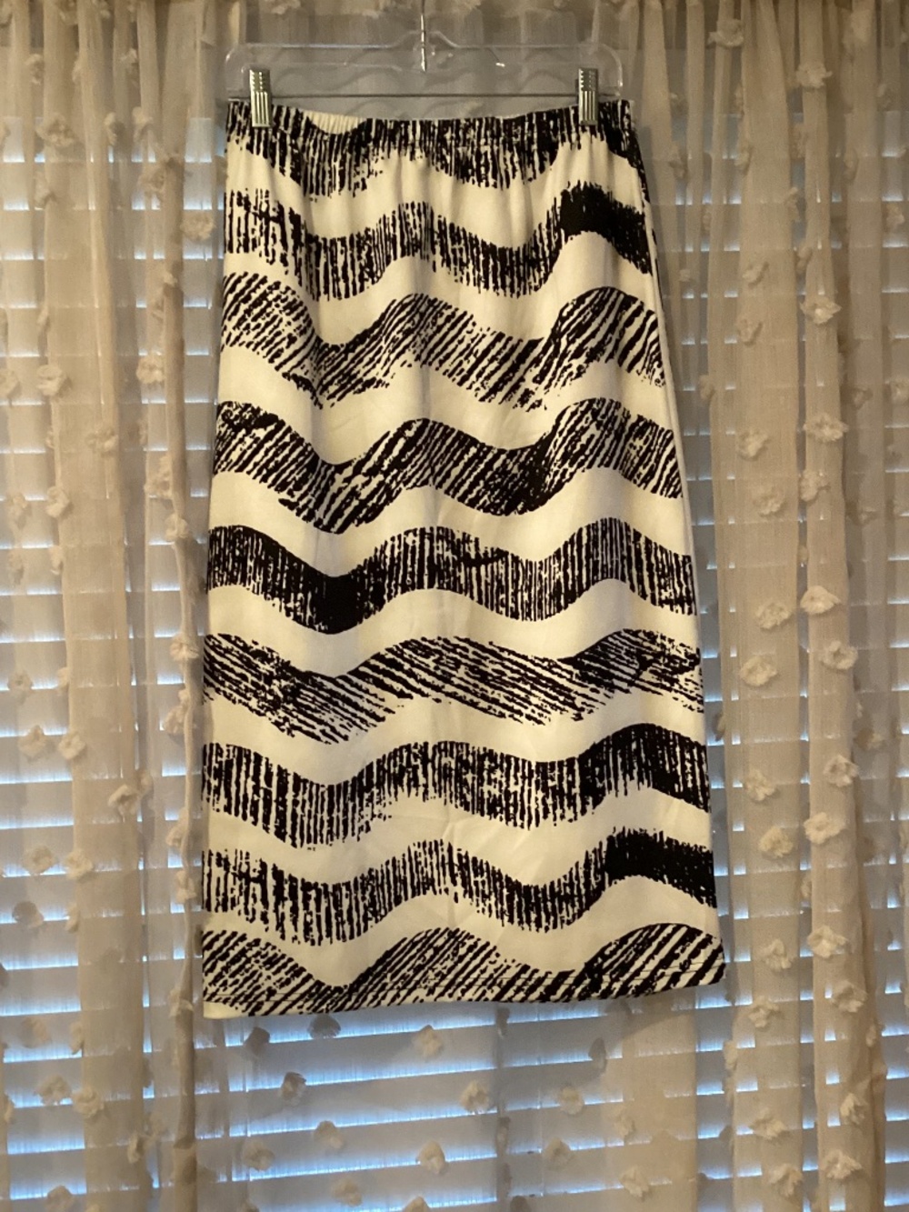 NUGGLES Women’s Medium Black & White Classic Skirt